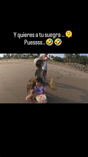 @El Rey de las bromas on Instagram: "Broma en la playa 👑🤣🫠 #viral #humor #fyp #viralvideos #bromas"