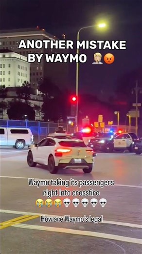 WAYMO TAKING ITS PASSENGERS RIGHT INTO CROSSFIRE 😱😡🤦🏼#waymo #lapd #police #carcrash #accident