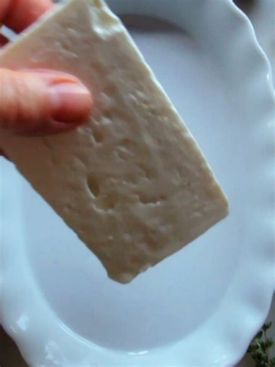 Jennifer Emilson 🍋| Healthy Home Cooking on Instagram: "This will be your go-to appetizer all autumn long, cuz it's just that good, and easy! Baked Feta with Figs and Honey is the best play of textures and flavours. That drizzle of honey before it goes into the oven is joined with nuts, (use your favourite whether pecans, walnuts or even pistachios). Cracked pepper and fresh herbs like thyme are the finishing flavours. Serve with crostini, grissini, or crackers. Switch out the figs for grapes o