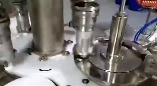 Automatic Filing And Capping Machine