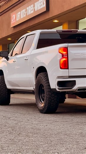 LIft Kits•Tires•Wheels on Instagram: "🇺🇸 QUALITY BUILT TRUCKS 🇺🇸 ✨ 2024 CHEVY SILVERADO ✨ ⚡️ MAZZULLA Billet Uniball Upper Arms ⚡️ FOX 2.5 Coil Over Resi w/ DSC Adjuster ⚡️ FOX 2.0 Rear Shocks ⚡️ LTW 1” Block Kit ⚡️ METHOD MR701 17x9 -12mm ⚡️ TOYO ATIII 37x12.50r17 ⚡️ MCGAUGHYS Mud Flap Delete ⚡️ LTW Mods to Clear 37’s -Something About a White Silverado Sitting on 37’s 💨 🫡This LTW Built Truck will be heading home to San Francisco - Appreciate all our customers who come from all Over to get