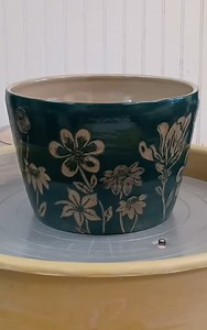 14 reactions | Gorgeous sgraffito vase by Daja | Island Pottery & Studio | Facebook