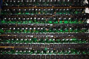Bitcoin Miner Iris Energy Reiterates Hashrate View; Revenue Misses Estimates