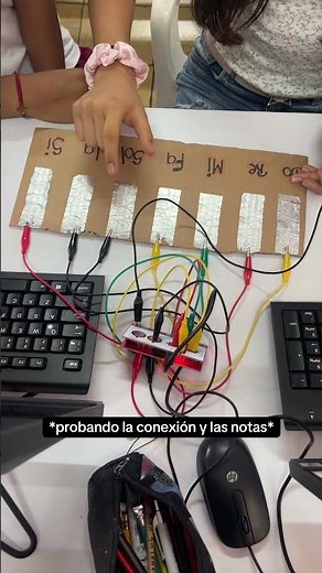 Piano con cartón y Makey Makey. #Scratch #MakeyMakey