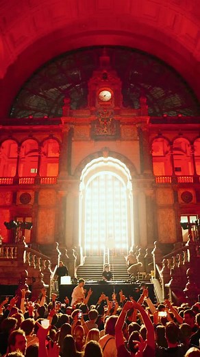 Rumour has it “on met la patate!” is still echoing the beautiful halls of Antwerp Central station 🔊 @omdathetkanaveragerob 📹 @10am.mov @timovergauwen.jpg | Full Circle