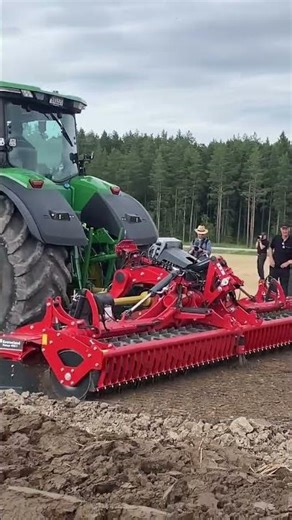 John Deere 7R 330: 9.0 litre (330 hp) #tractor #usa #instagram