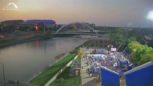 These Bulldogs know how to have fun!🐶🐾 Last night, Brenton Skating Plaza was alive with energy thanks to Drake Hoops Fest and the Drake Women's Basketball and Drake Men's Basketball teams!🏀✨ Young fans had the opportunity to get on the court and learn from the players and coaches. Competitions were held between players, and all were welcome to join in and watch the drone show! ✨What an incredible night! #DSMHometownTeam Drake Athletics | Des Moines Parks and Recreation