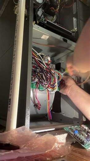 Circuit Board Replacement - Goodman (Timelapse)
