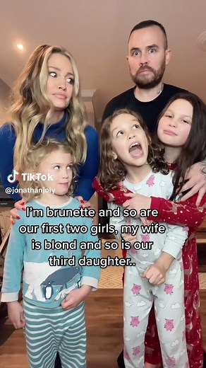 It took 5 pregnancies, 4 babies and 1 angel baby to make Andrea who decided it would be funny to be a redhead 😂 #sacconejolys #babies #redhead