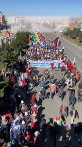 La segunda gran Marcha para Salvar Bolivia ya está en La Paz. Hermanas y hermanos de todo el país, que marchan pacíficamente por el respeto de sus reivindicaciones sociales, políticas y económicas. Con alto espíritu revolucionario y lealtad al pueblo, exigen elecciones libres, transparentes y sin proscripciones. Gracias a todos los habitantes de la sede de gobierno que nos reciben con cariño. La marcha es, también, contra la persecución política a jueces sanos honestos que aplican la ley sin pre