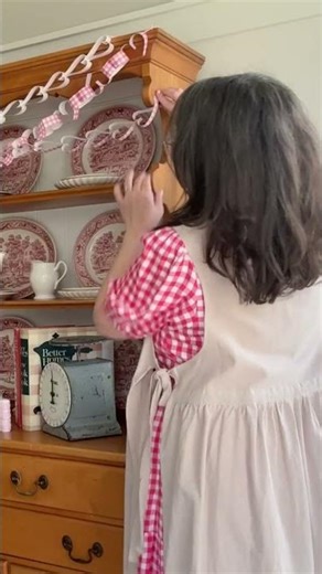 How to Make a Heart Paper Chain Garland (This Made Me So Happy) ❤️