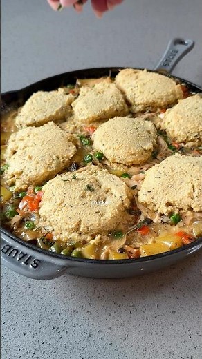 gf df chicken pot pie skillet 🫶 #glutenfreerecipes #recipe #dinnerideas #dinnerrecipe