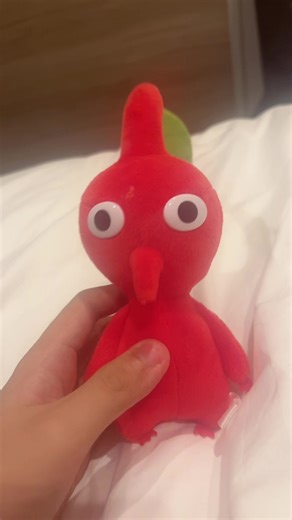 Stop pronouncing the t when you speak English@Pavin Suakham #comedy#funny#anime#skit#english, casts: red pikmin as the stop pronouncing the t when you speak English guy, Shizuka Yoshimoto as the pig from angry guys in the original video, and Kana Ichikawa as red in the original video,