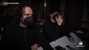 Is this mirror actually an active portal? 😳 Investigate John Steinbeck’s childhood home with the #GhostAdventures crew. Stream “Steinbeck House Haunting” now on #discoveryplus: https://links.discoveryplus.com/RuyADBjRcob | Ghost Adventures