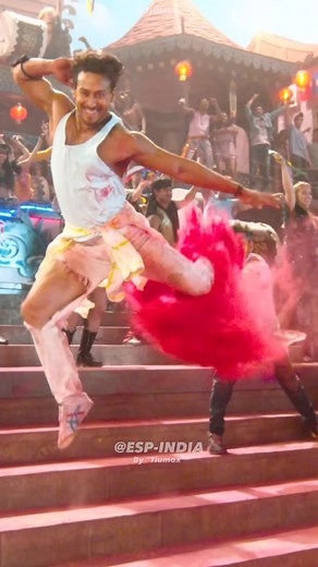 Tiger Shroff and Hrithik Roshan in War Bollywood Movie