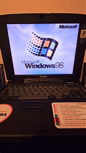 Windows 98 Starting Up #Shorts #Retro #Vintage #Computer #FYP