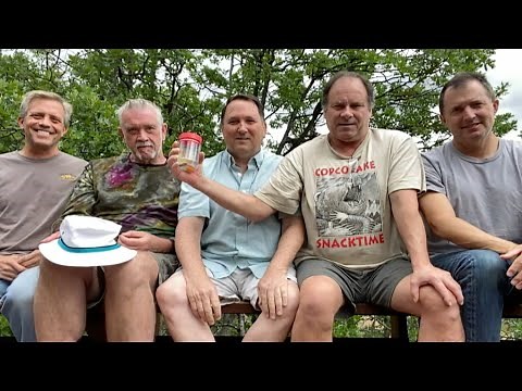 Group of Friends Take the Same Picture for 40 Years