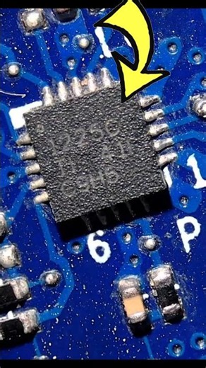 Removing an integrated circuit chip by hand #repair #soldering