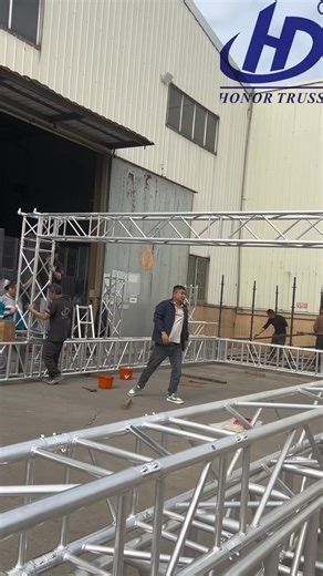 Set up layer truss and roof truss. layer truss/layherTRUSS Activities to build essential products,Has stable structure and high safety,Quick disassembling and assembling. #Asiatruss #asiatruss #spigottruss #Layertruss #truss #Layhertruss #event #stagesupport #portablestage #stageplatform #lightstand #eventtruss #concertstage #displaystand #stagelighting #blacktruss #lightingdesign #aluminumstage #madeinChina #Chinafactory #truss #Lightstage #Factory #truss #TrussFactory #honortruss #stage | Guan