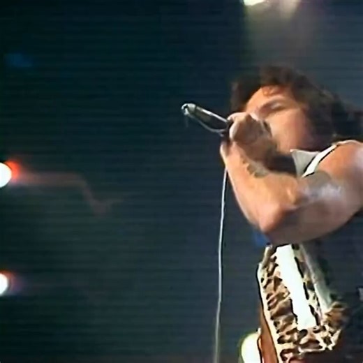 AC/DC performing “Live Wire” live in London on July 13, 1976 for Super Pop / Rollin’ Bolan, raw Bon Scott era energy before the world knew what was coming.