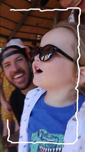 FEEDiNG a GiRAFFE!! Niko and Adley feed Zoo pets, and do Wild Animal check up routine! #Shorts