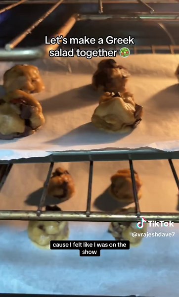 Getting a jumpstart on the 2025 diet resolution duh #holidays #christmas #baking #cookies #christmasdecor #christmascountdown #cookierecipe #christmascookies #recipe #holidaycountdown
