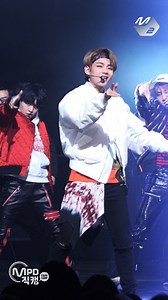 613K views · 4.8K reactions | 태형이한테 헤어밴드 씌워주신 분 대체 어느 방향에 계시죠ㅠㅠ 절 받으세요●█▀█▄ ●█▀█▄ ●█▀█▄ 태태 헤어밴드 박제를 원하는 모임 >> https://youtu.be/SfWdYmVgBWE 방탄소년단 #방탄소년단 #BTS #뷔 #NotToday | M2 - 엠투 | Facebook