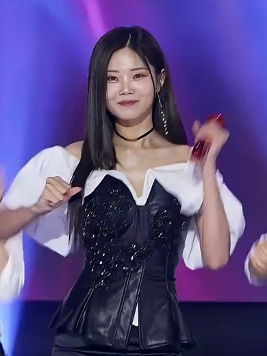 배아현의 매력적인 노래 무대