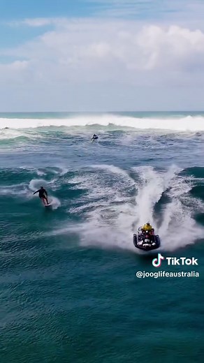 Cyclone Alfred Waves at Kirra Beach Captured Live