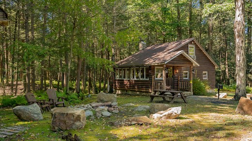 Charming Poconos Cabin Rentals 😍
