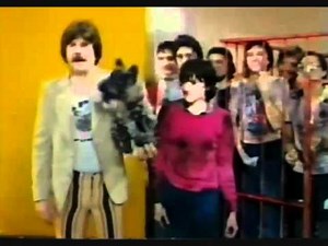 tiswas - bob carolgees and spit the dog - the pie song ( this old man ).flv