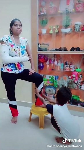 Girl in Long arm cast