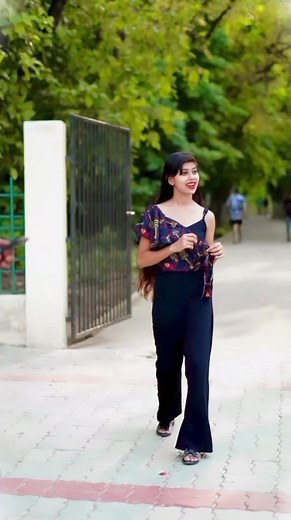 1M views · 10K reactions | Maroon color sadiya.. . . .... . #facebookreelsvideo #viralreels #viralpost2024 #foryoupage #explorepage #instagram #facebookpost #viralchallenge #vishsnuyadav22 #SwatiSingh | Vishanu Yadav | Facebook