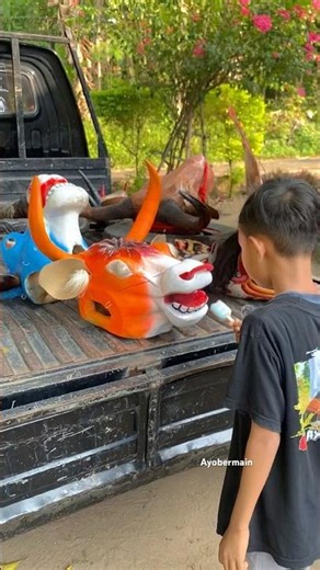 BULL EATING ICE CREAM😂#barongan #funny #viral #kids #children #reogponorogo #jaranan #bantengan