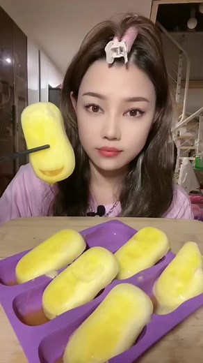 Asmr of ice #ice #asmr #fyp #fypシ #iceeating #soud #relax #icelover #eatingshow #mukbang #satisfyingvideo #comfotfood #feelinggood #delicious