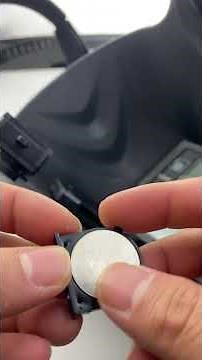 How to replace the battery of the auto-darkening welding helmet