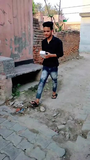 lockdown m new phn bhi de diya. 😜😜🤭🤭🤭