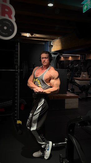 BeaudiPijlman on Instagram: "Incline dumbbell press drop set @kossonutrition Code “BEAUDI” for extra 10% off #bodybuilding #fitness #gym #workout #chestworkout"