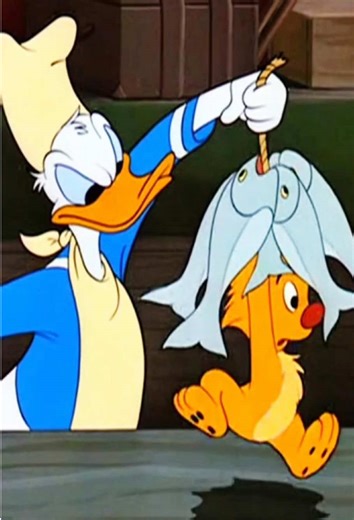 The hungry lion steals Donald Duck’s fish #fyp #cartoon #funnyvideo #usa #animation