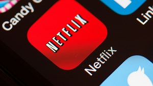 Netflix lets you 'lock' screen so you don't accidentally rewind, fast forward or quit the show