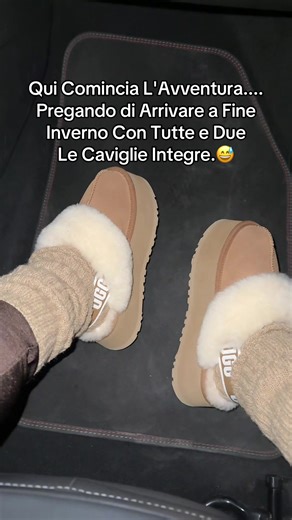 “Ho rischiato le caviglie, ma almeno sono fashion.” 😂 #perte #ugg