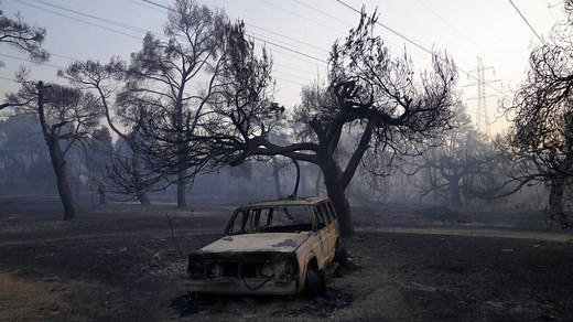 Video. Fire in Athens suburb destroys homes, vehicles