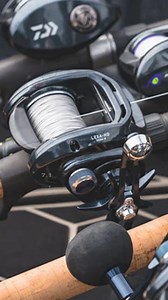 The Daiwa Lexa 500 HD isn’t just a powerhouse — it’s one of the most versatile baitcasting reels you can have on deck this fall. Built to handle everything from big yellowtail and white seabass to tuna and inshore gamefish, it delivers torque, smooth drag, and casting distance in a compact frame. The HyperDrive Design gives you the control needed for hard runs, while the aluminum frame and gear support system make it a reel that lasts season after season. If you’re chasing fall conditions when b