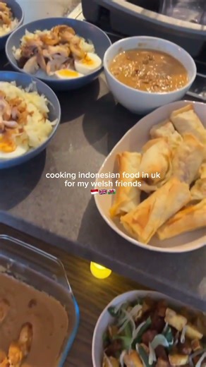 cooking indonesian food in uk for my welsh friends 🇮🇩🇬🇧🏴󠁧󠁢󠁷󠁬󠁳󠁿🫶🏻❤️ #indonesianfood