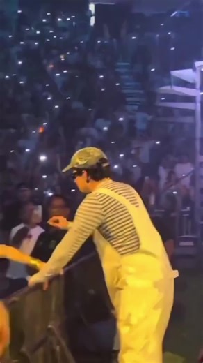 Actor’s gentlemanly behavior#heidiklum #actor #ahnhyoseop #gentlemanly #IU