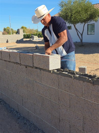 construyendo barda de split face blok #construction #contratista #albañil #usa