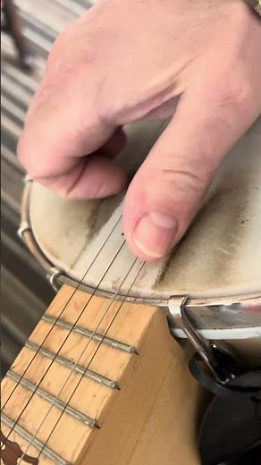 Clawhammer banjo beginner basics - the "bum-diddy" on strings 1 and 5
