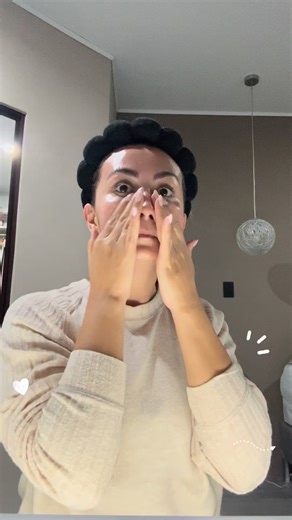 Titi_Care | Skin Care on Instagram: "Cuatro meses creando algo que todavía no puedo mostrar… pero que ya vive en mi piel todos los días. Ser fundadora significa probar, ajustar y volver a empezar hasta que cada detalle esté a la altura de lo que soñamos para Titi Care. Nada sale al mundo sin pasar primero por mí. Y este lanzamiento… es uno de los que más orgullo me ha dado crear. Pronto van a entender por qué. ✨ #TitiCare #Fundadora #MujerEmprendedora #SkincareEnProceso #Lanzamiento2026"