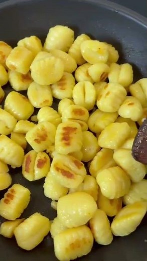 Creamy pasta: Gnocchi with asparagus and cream cheese sauce 🥰