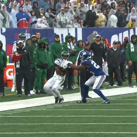 Those tip toes got Garrett Wilson a key first down. | NFL